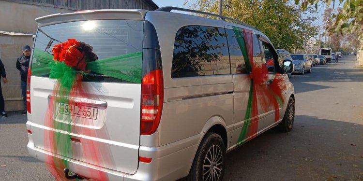 Faciəli şəkildə ölən ofisiantın cənazəsini "bəy maşını"nda daşıdılar - FOTO 