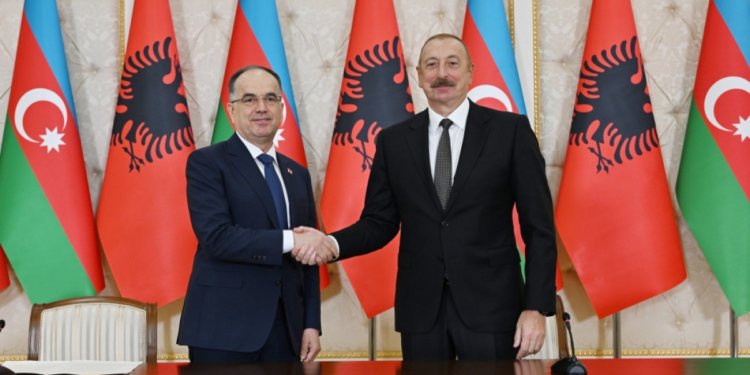 Dövlət başçısı Albaniya Prezidentinə təbrik ünvanladı