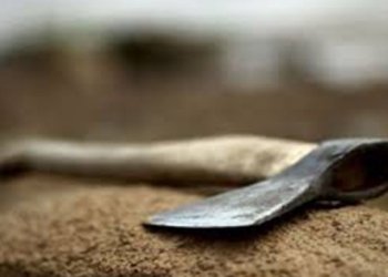 Qubada 34 yaşlı kişini qohumu BALTALADI