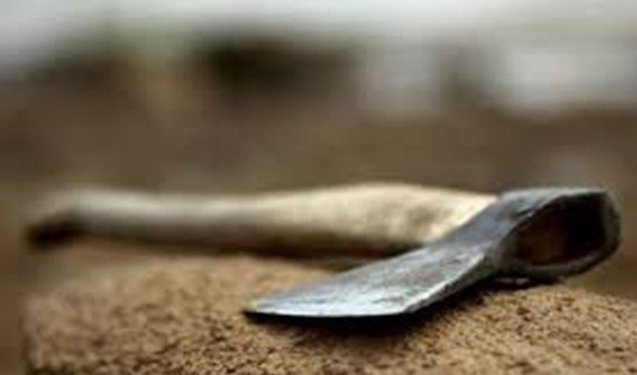 Qubada 34 yaşlı kişini qohumu BALTALADI 