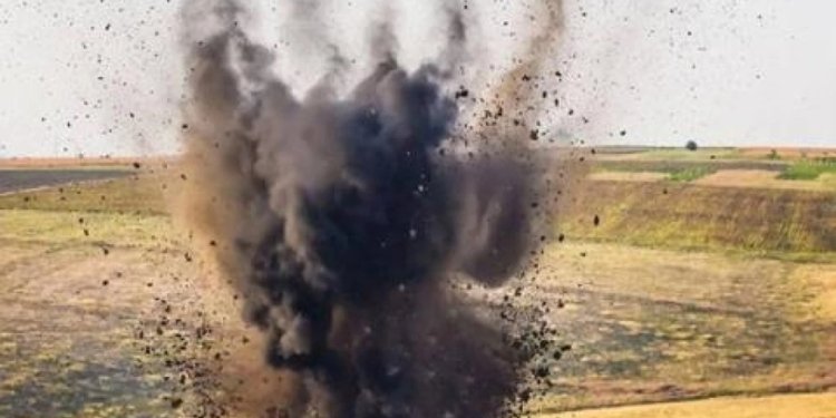 Ermənistanda hərbçilər minaya düşüb