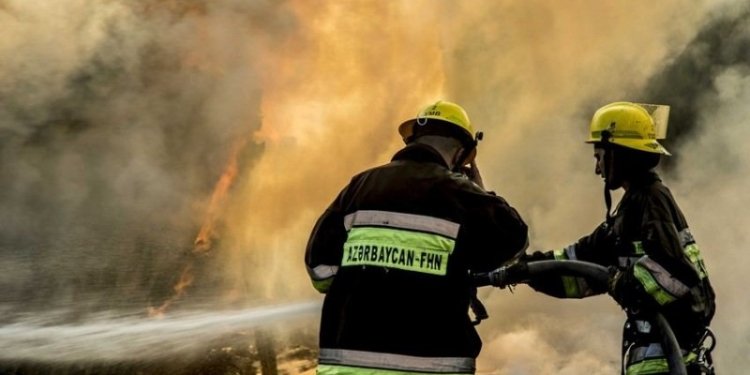 Yaşayış binasının qarajında yanğın - Zəhərlənənlər var