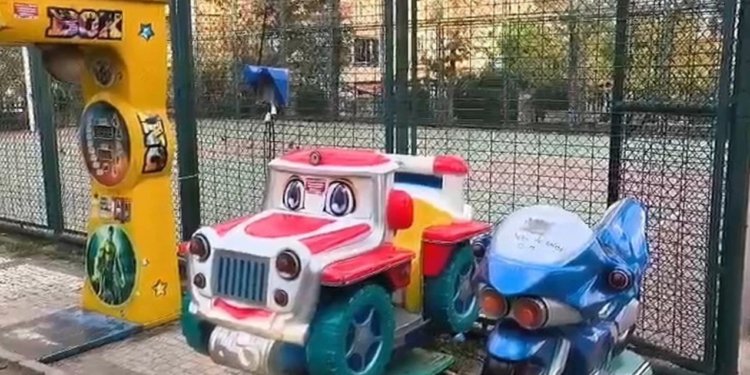 İstanbulda 5 uşağı parkda elektrik vurdu