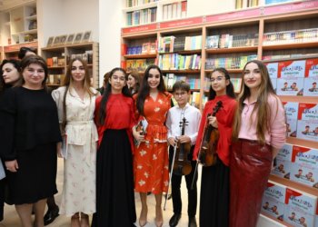 Prezident ailəsi kitab təqdimatında – Fotolar