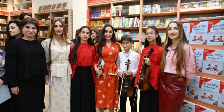 Prezident ailəsi kitab təqdimatında - Fotolar