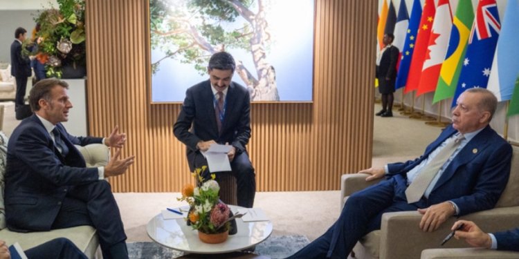 Ərdoğan Makronla müzakirə apardı