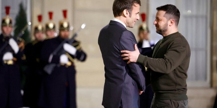 Zelenski Parisə səfər edəcək