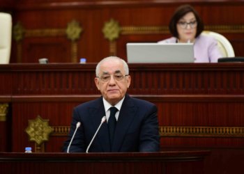 Baş nazir Milli Məclisə gəldi