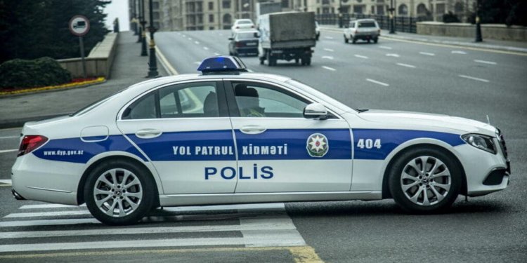 Bakıda avtoxuliqanlıq edərək videosunu "TikTok"da paylaşan sürücü həbs edilib - FOTO