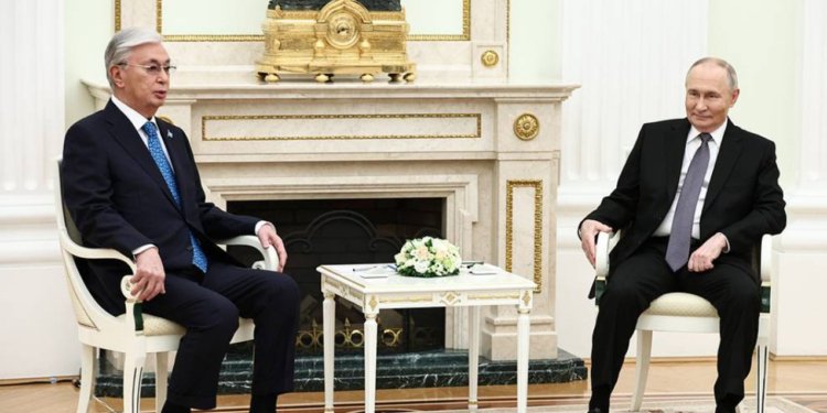 Putin Kremldə Tokayevi qarşıladı