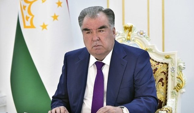 Emoməli Rəhmon İlham Əliyevi təbrik etdi