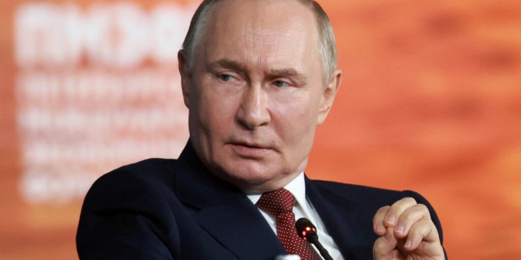 Rusiya və Ukrayna xüsusi xidmət orqanları daim əlaqə saxlayır - Putin