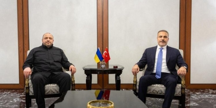 Hakan Fidan Ankarada Rustem Umerovla görüşüb