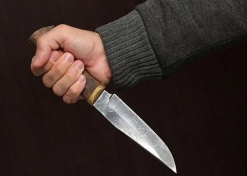 Gəncədə kişi ehtiyatsızlıqdan bıçaq xəsarəti aldı