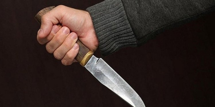 Gəncədə kişi ehtiyatsızlıqdan bıçaq xəsarəti aldı