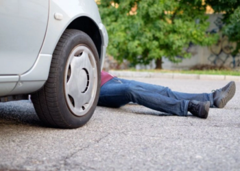 Xırdalan-Saray yolunda avtomobil piyadanı vurub öldürüb