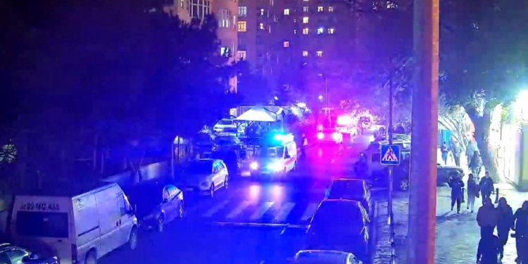 Yanğına görə bu küçədə hərəkət məhdudlaşdırıldı - FOTO