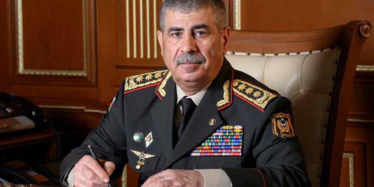 Zakir Həsənov şəxsi heyəti təbrik etdi