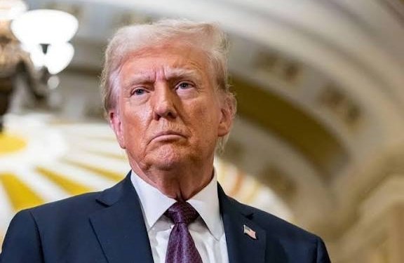 Trampı məhkəməyə verdilər