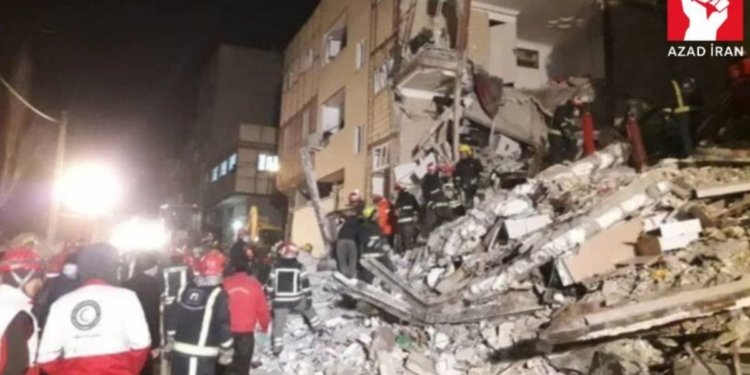 Tehranda yaşayış binası çökdü: Dağıntılar altında qalanlar var