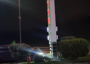 Avtomobil yanacaqdoldurma məntəqəsinə çırpıldı – Bakıda ağır qəza