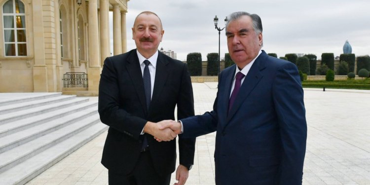 Emoməli Rəhmon İlham Əliyevi təbrik etdi