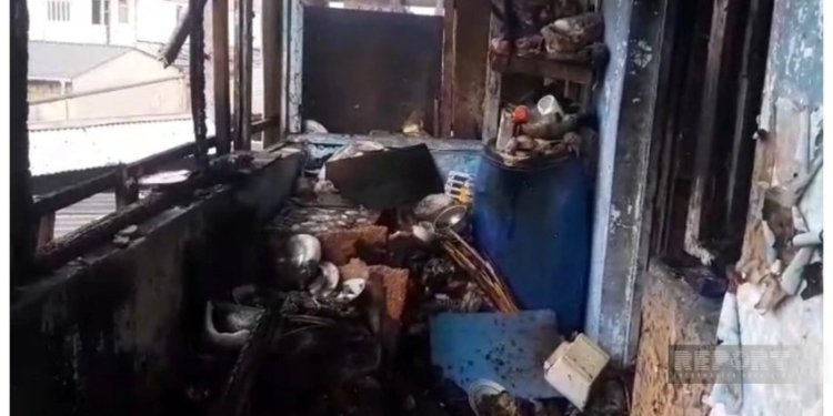 Biləsuvarda yaşayış binasında mənzil yanaraq kül olub