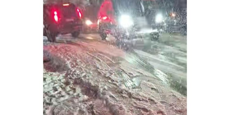 Göygölə güclü qar yağıb, avtomobillərin hərəkətində çətinliklər yaranıb