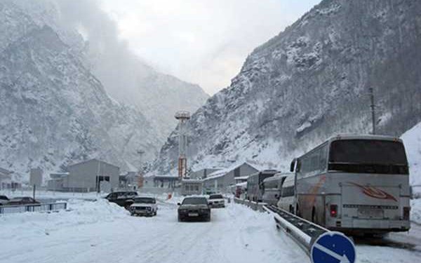 Lars yolu bağlandı