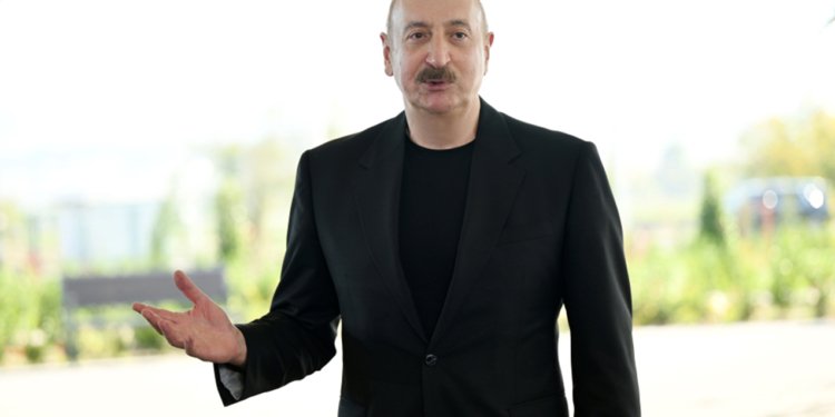 Prezident ailəsi ilə “Ağ Şəhər”də olub