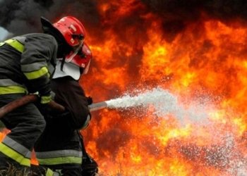 Sumqayıtda yaşayış binası yanır