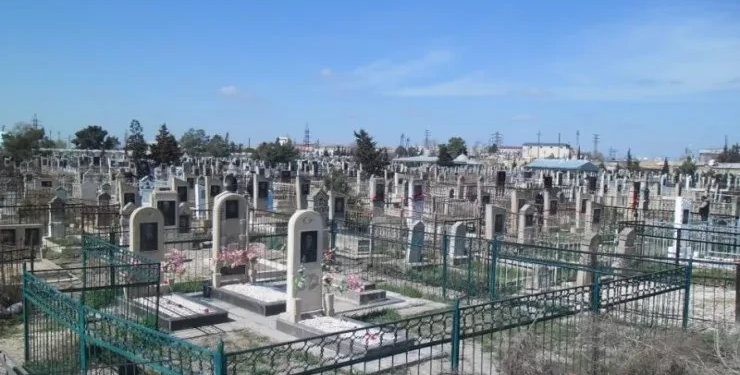 Bakıda qəbiristanlıqda kişi meyiti tapıldı