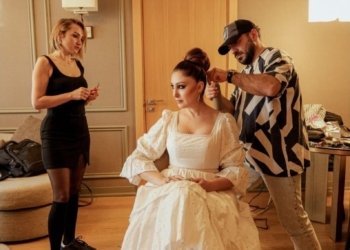 Əməkdar artist Dilarə Əliyeva Türkiyə də fotosessiya etdirib.