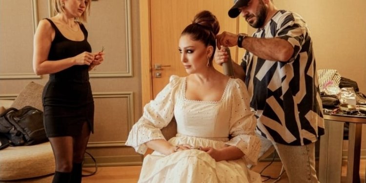 Əməkdar artist Dilarə Əliyeva Türkiyə də fotosessiya etdirib.