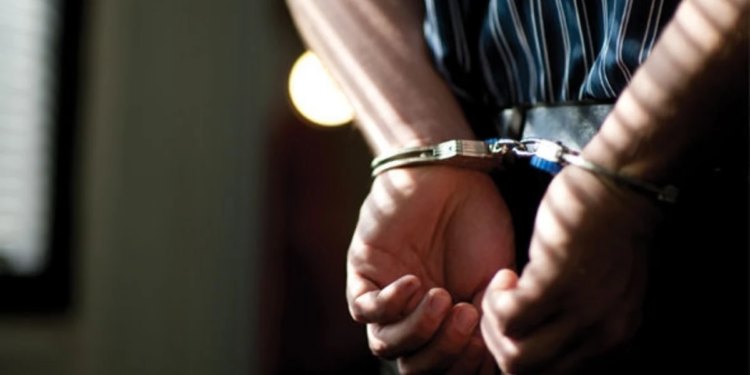 Restoranda oğurluq edən keçmiş məhkumlar yaxalandı – iki mobil telefon ələ keçirildi