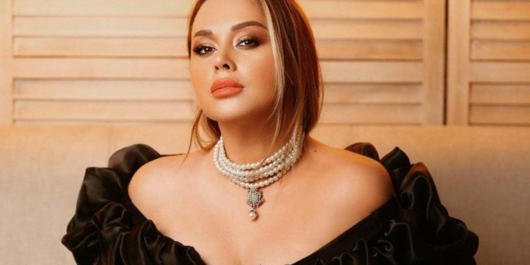 Xatirə İslam 11 saat hava limanında qaldı