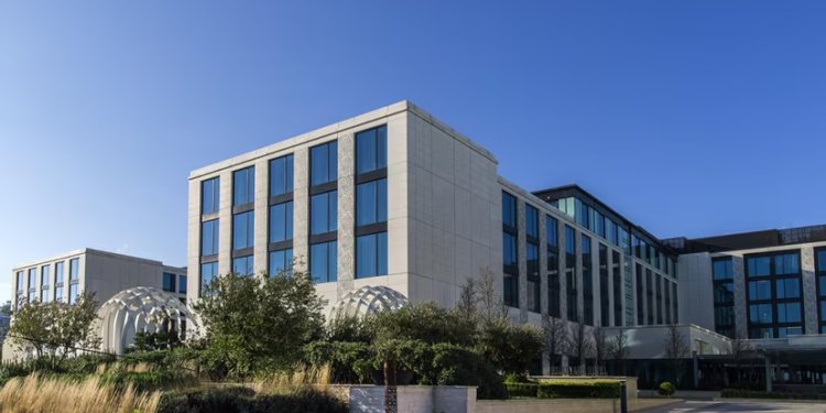 "Ağ şəhər"dəki məşhur hoteldə ofisiant öldürüldü - İş yoldaşı tutuldu