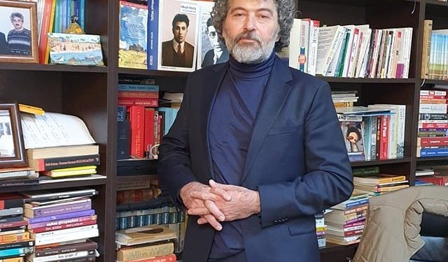 Şahbaz Xuduoğlu: Elektron kitab kağız kitabı sıxışdırmır – oxu mədəniyyətini genişləndirir 