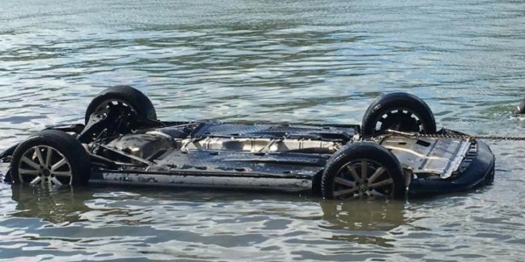 Beyləqanda avtomobil kanala düşüb, xəsarət alanlar var