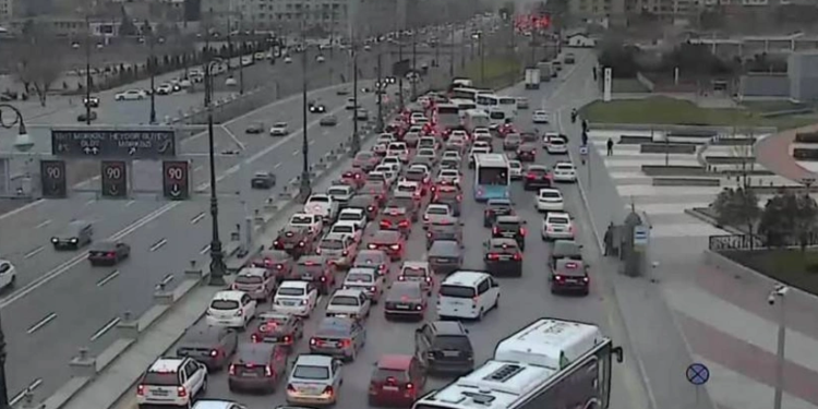 Bakının bir sıra yollarında tıxac müşahidə edilir
