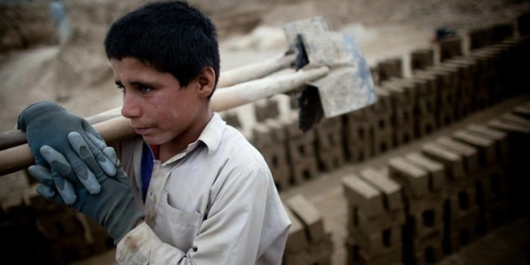 Azərbaycanda çətin həyat şəraitindəki uşaqları aşkarlayacaq qurum müəyyənləşir