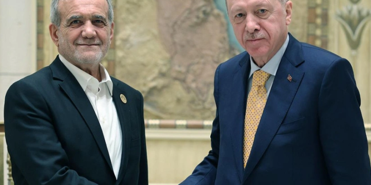 Ərdoğan və Pezeşkian bölgədə hərbi gərginliyi müzakirə ediblər