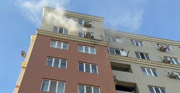  Qaradağda yaşayış binasında yanğın: FHN hadisə yerində