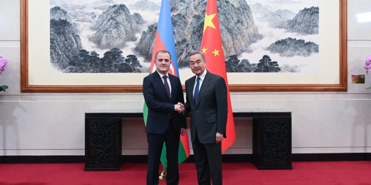 Ceyhun Bayramov çinli həmkarı ilə beynəlxalq prosesləri müzakirə edib