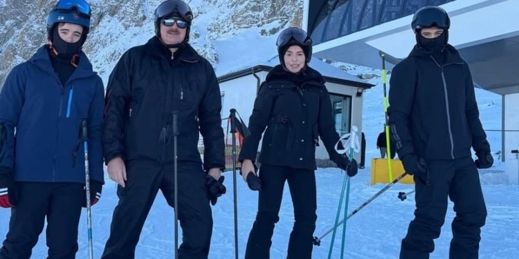 Prezident nəvələri ilə Şahdağda xizək sürdü