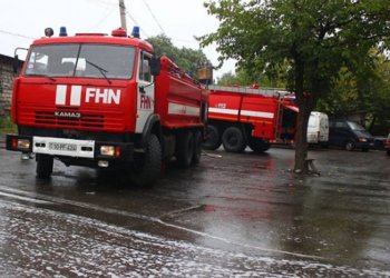 Yevlaxda birmərtəbəli evdə yanğın olub