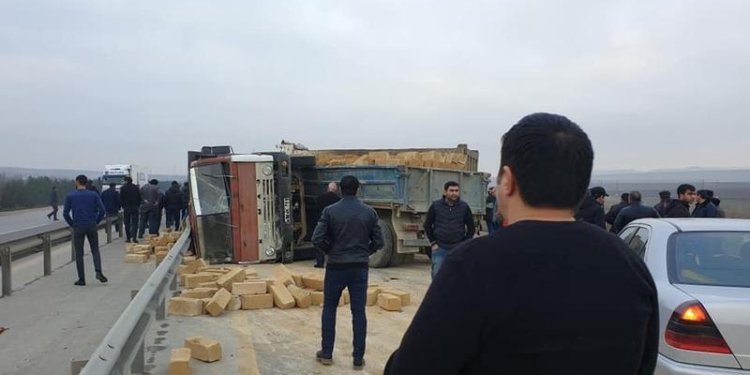 Ələt-Astara yolunda "KamAZ" və "Hunday" toqquşdu