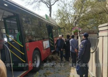 “Bakı Bus”a məxsus avtobus qəzaya uğradı
