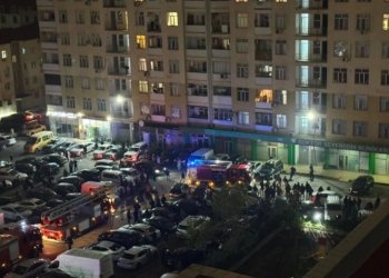 Bakıda yaşayış binasında yanğın – yaralı var