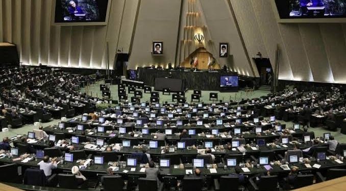 İranda etirazlar fonunda parlamentin təcili iclası başlayıb